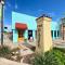 Cozy & Comfy - Few blocks away from Plaza District