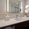 Hampton Inn & Suites Las Vegas Convention Center - No Resort Fee - لاس فيغاس