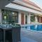 Narintara Private Pool Villas - Free Tuk-Tuk Service to the Beach! - 奥南海滩