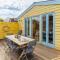 The Deck House - Stunning Chalet in Gurnard with Solent Views and Terrace - Gurnard
