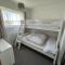 Signature, Scratby - Two bed chalet, sleeps 7, free Wi-Fi, bed linen and towels included, pets welcome and onsite entertainment available