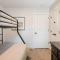Remodeled 4BR 2BA Steps from Georgetown Square - جورج تاون