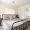 Remodeled 4BR 2BA Steps from Georgetown Square - جورج تاون