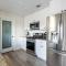 Remodeled 4BR 2BA Steps from Georgetown Square - جورج تاون