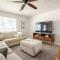 Remodeled 4BR 2BA Steps from Georgetown Square - جورج تاون