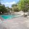 Pool and Rooftop Lounge 1BR 2BA Loft Condo Parking By Austin Vacay - 奥斯汀 Pool and Rooftop Lounge 1BR 2BA Loft Condo Parking By Austin Vacay - 奥斯汀