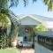 Avalon Beach Cottage, private, 150m to the beach!