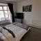 The Windmill, 4 bed close to Tesco Express - 凯特林