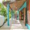 The Wooden Beach House 3br - Sunset Beach Garden