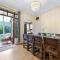 Large house with parking - Wanstead