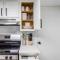 New Renovated 1BR with King Modern Comfort - Berea