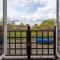 Stylish Home - Close to City Centre - Free Parking, Balcony, Self-Check-In, Fast WiFi and Smart TVs by Yoko Property - Milton Keynes