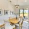 Patio and Outdoor Dining Modern Home in Paradise - 天堂市