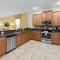 Game On Spacious 9-Bedroom Retreat for Fun - Davenport