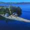 Cabin on the water, on a small island - 琼奇