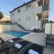 Family friendly apartments with a swimming pool Razanj, Rogoznica - 24214 - Ražanj