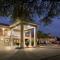 Super 8 by Wyndham Grand Prairie Southwest