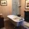 Wayside , 3 bed , 2 bath charming house close to Lincoln