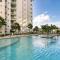 12 Top Floor Esplanade Apartment - 2BR 2Bth Pool Gym WiFi