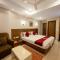 REGALIA INN &SUITES