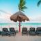 Infinity Pool and Private Beach Club - Luxury Complex The Elements Condos - GH8
