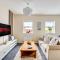 Stylish Apartment - 4 minutes to Town Centre - Private Parking, Self-Check-In, Fast Wifi and Smart TV by Yoko Property - 艾尔斯伯里
