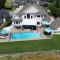 Family Oasis, Heated Pool, FireTable, Sleeps 12 - كيلونا