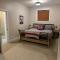 Family Oasis, Heated Pool, FireTable, Sleeps 12 - كيلونا