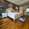 Family Oasis, Heated Pool, FireTable, Sleeps 12 - كيلونا