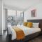 Modern 2BR 2Bath Darling Harbour Views, Pool, Parking, Spa & Gym