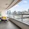 Modern 2BR 2Bath Darling Harbour Views, Pool, Parking, Spa & Gym