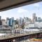 Modern 2BR 2Bath Darling Harbour Views, Pool, Parking, Spa & Gym