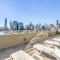 Modern 2BR 2Bath Darling Harbour Views, Pool, Parking, Spa & Gym