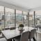 Modern 2BR 2Bath Darling Harbour Views, Pool, Parking, Spa & Gym