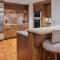 Aspen St, Regis 2 Bedroom Residence - أسبين