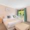 Spacious 4BR Home Quiet Street Great Location - Turramurra
