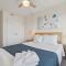 Ashworth Escape Balcony Steps to Beach AC - 汉普顿