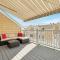Ashworth Escape Balcony Steps to Beach AC - 汉普顿
