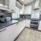 Beautiful Caravan With Decking At Azure Seas Ref 32060Az - Lowestoft
