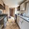 Lovely Caravan With Decking And Free Wifi In Lowestoft Ref 12106B - Лоустофт