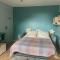 Beautiful spacious and quiet 2-bedroom apartment with pool - 圣吉尔莱班
