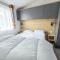 Beautiful Caravan With Decking At Azure Seas In Suffolk, Sleeps 6 Ref 32004Az - Lowestoft