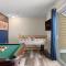 Fun Game Room Steps to Beach 2 Level Lux Condo - هامبتون
