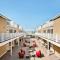 Fun Game Room Steps to Beach 2 Level Lux Condo - هامبتون
