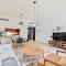Vibrant 1BR APT with Burj Khalifa View - Dubaj