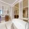 Palm Tower - Luxurious One Bed with Palm View - Dubaj