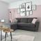 Wanderlust Home Pink, Rasnov Apt for 4, Wifi and Free Parking - 莱斯诺夫