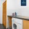 Friary Townhouse - VAT and REDUCED PRICE GAURANTEE, 5 Double Bedrooms, 4 Bathrooms, GYM, GAMES, GARDEN, Fully Equipped, Free Parking, Central Location, Contractors and Trades People Favourite, VAT and REDUCED PRICE GAURANTEED at Sunrise Short Lets Dundee - Данди