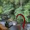 Rainforest Retreat Home and Waterfall - 坎博里乌
