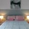 1 queen bed private bathroom own entrance
